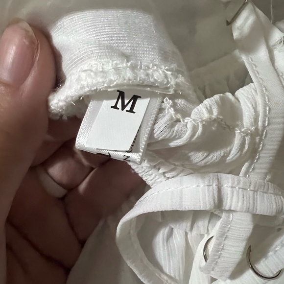 White tank top with lace design - Picture 2 of 3